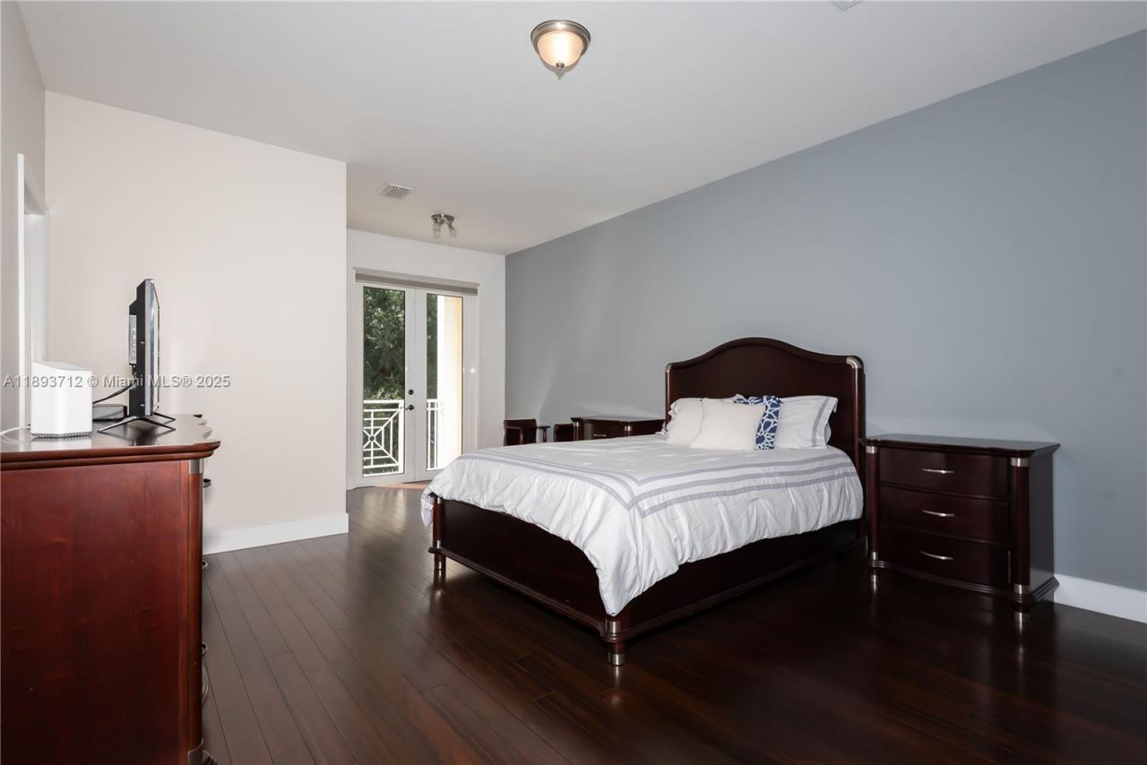 10742 NW 74th Ln, Doral, FL 33178 Photo