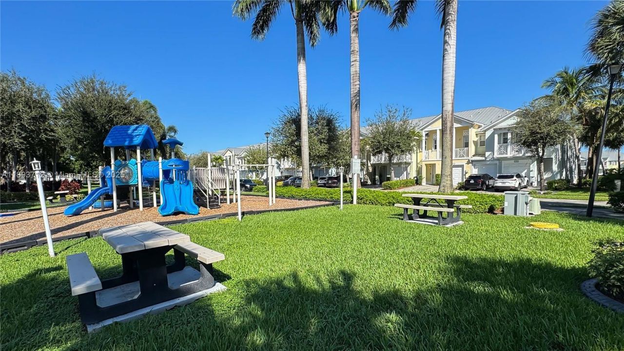 10742 NW 74th Ln, Doral, FL 33178 Photo