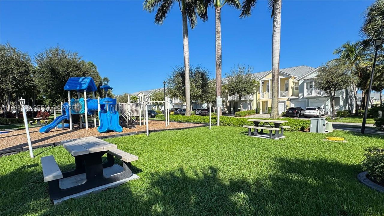 10742 NW 74th Ln, Doral, FL 33178 Photo