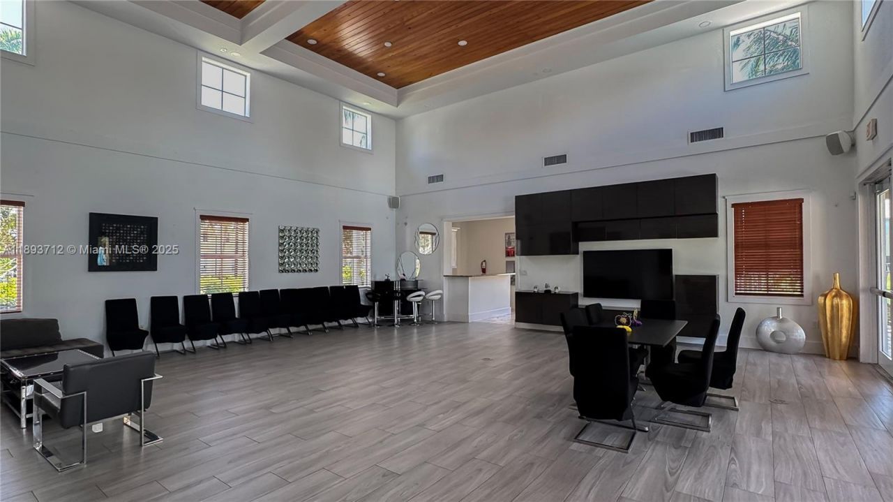 10742 NW 74th Ln, Doral, FL 33178 Photo