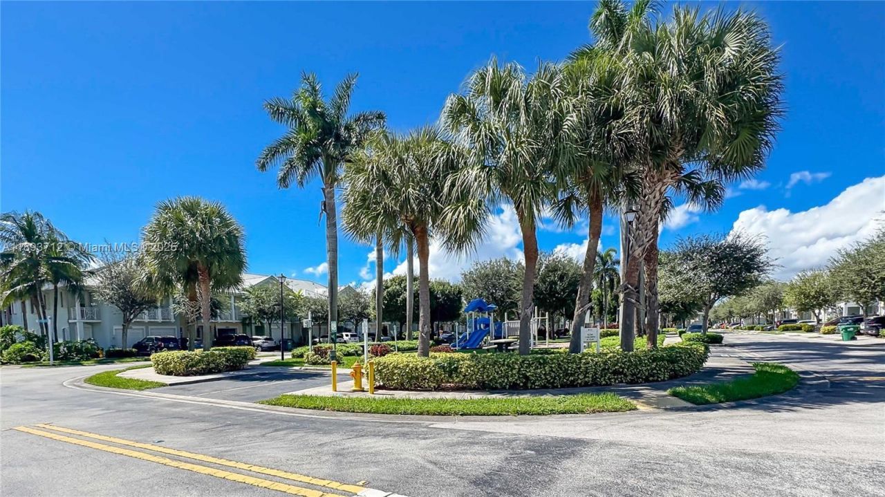 10742 NW 74th Ln, Doral, FL 33178 Photo