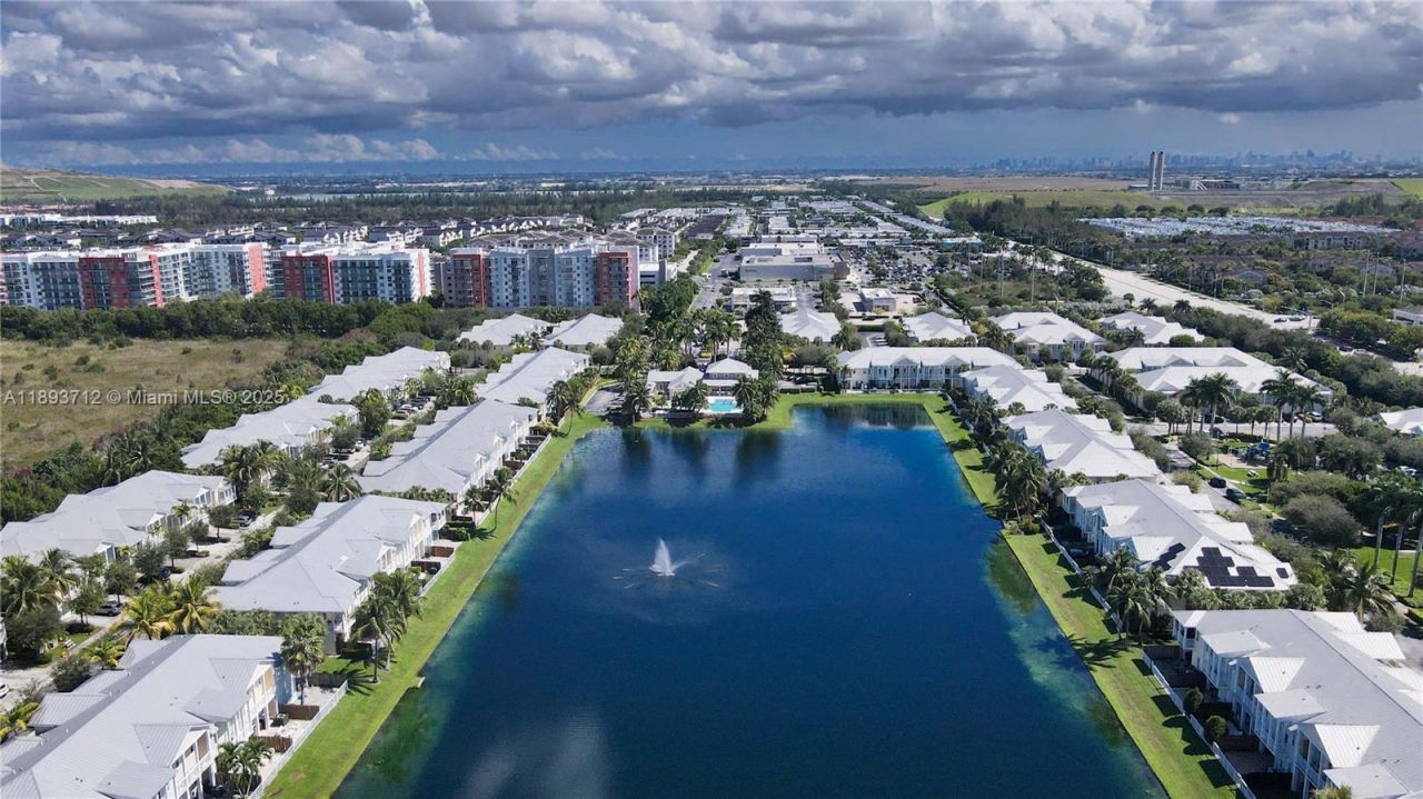 10742 NW 74th Ln, Doral, FL 33178 Photo