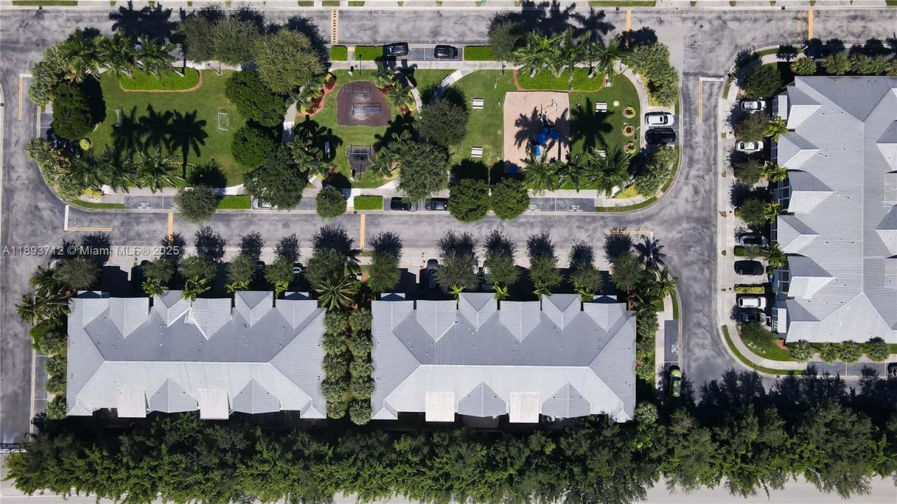 10742 NW 74th Ln, Doral, FL 33178 Photo