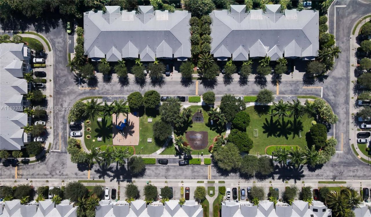 10742 NW 74th Ln, Doral, FL 33178 Photo