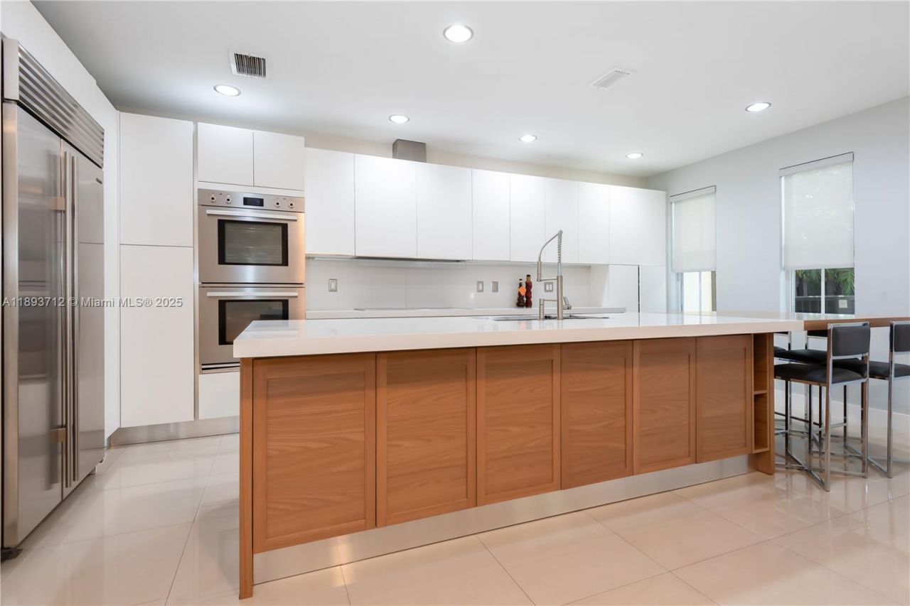 10742 NW 74th Ln, Doral, FL 33178 Photo