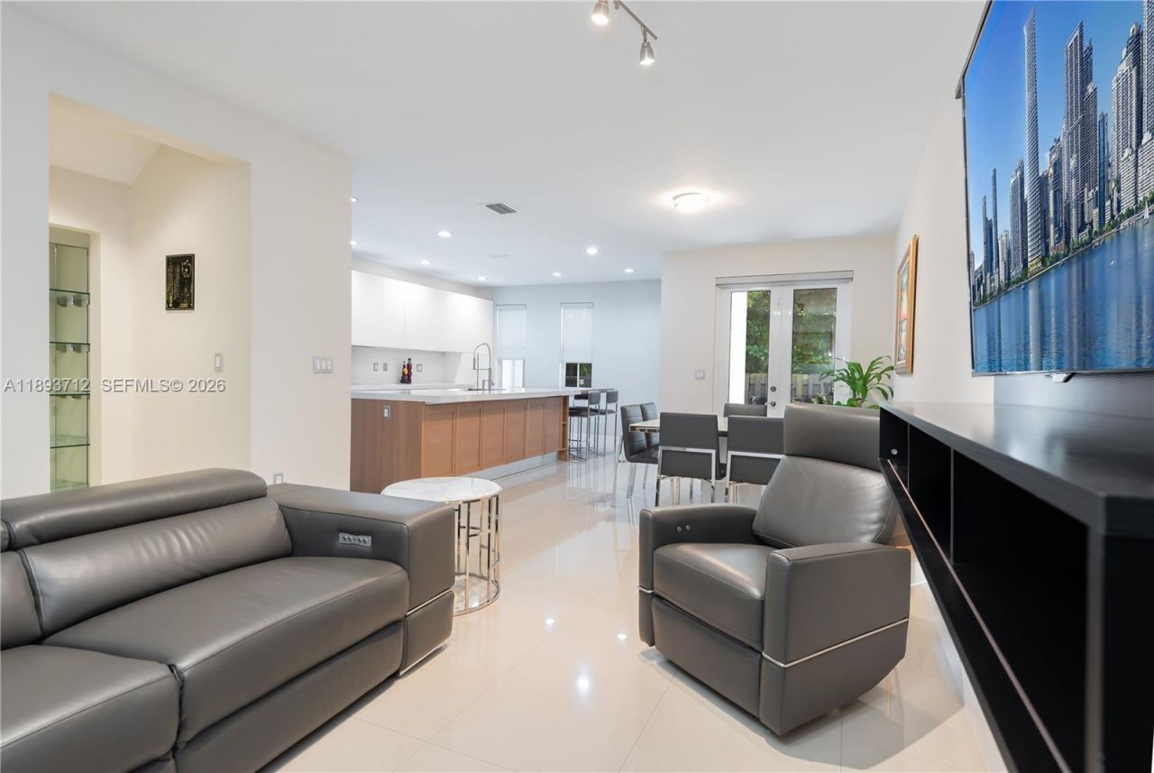 10742 NW 74th Ln, Doral, FL 33178 Photo