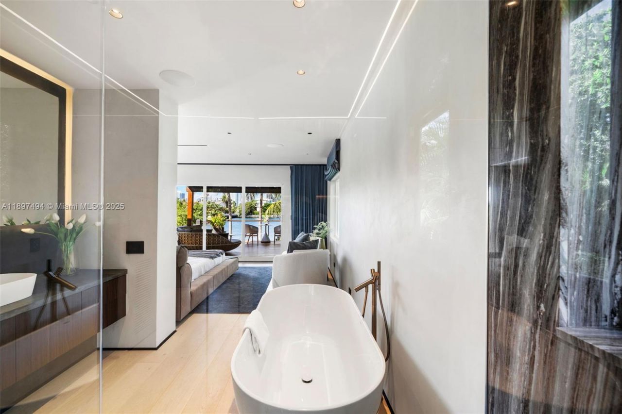 244 W San Marino Dr, Miami Beach, FL 33139 Photo