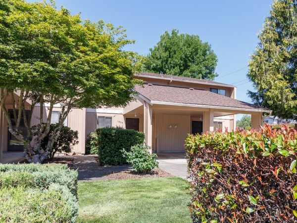 1004 SE Camelot Drive, Grants Pass, OR 97526