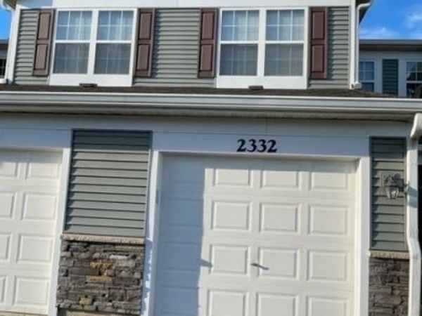 2332 Overlook Court, Unit 2332, Naperville, IL 60563