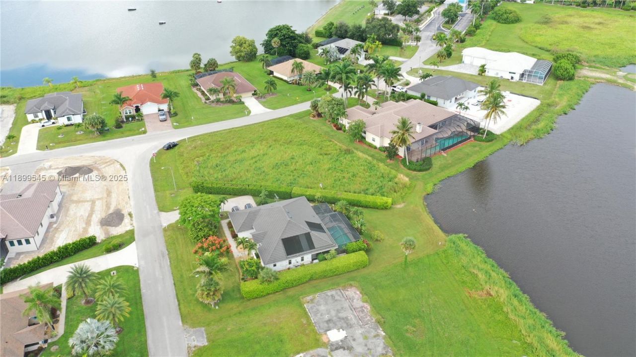 18018 Royal Hammock Blvd, Naples, FL 34114 Photo