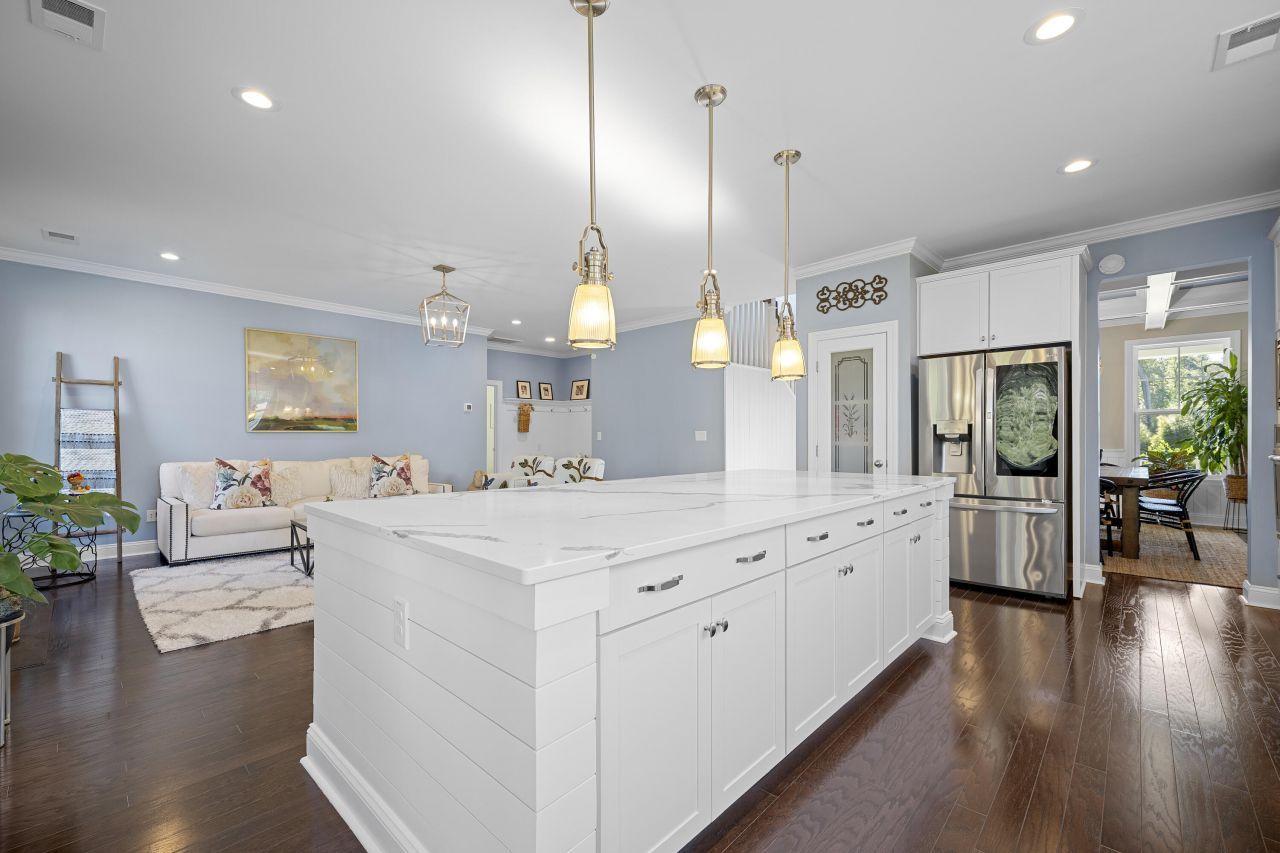 1060 Hunt Club Photo 10