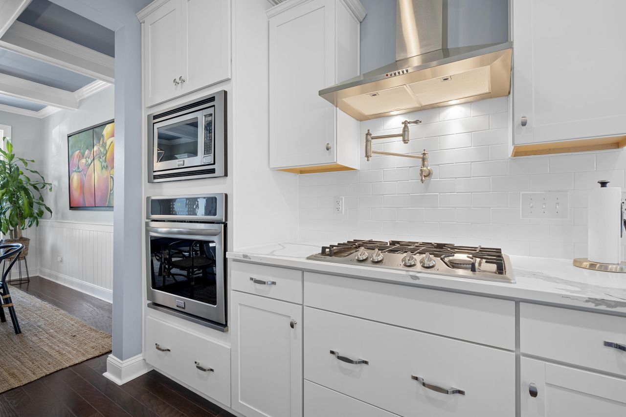 1060 Hunt Club Photo 11