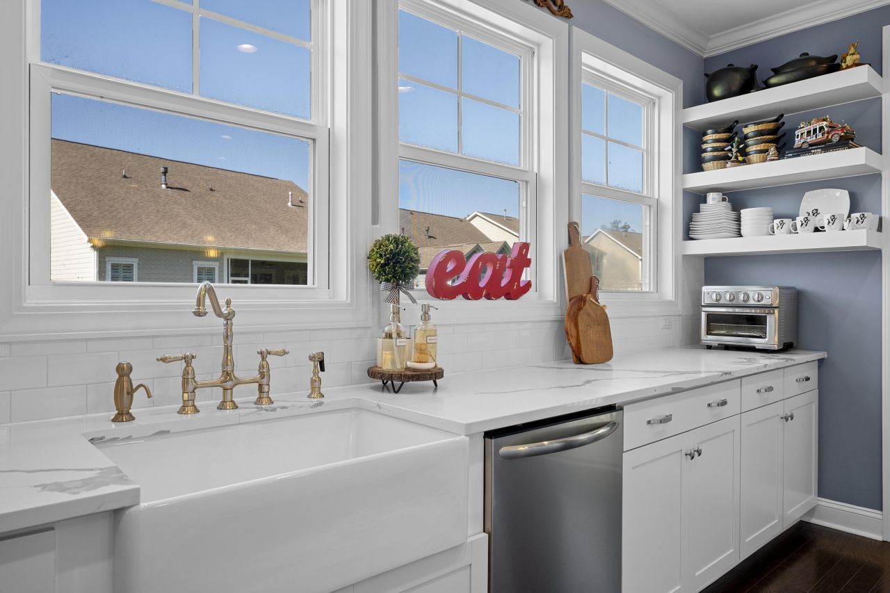 1060 Hunt Club Photo 12