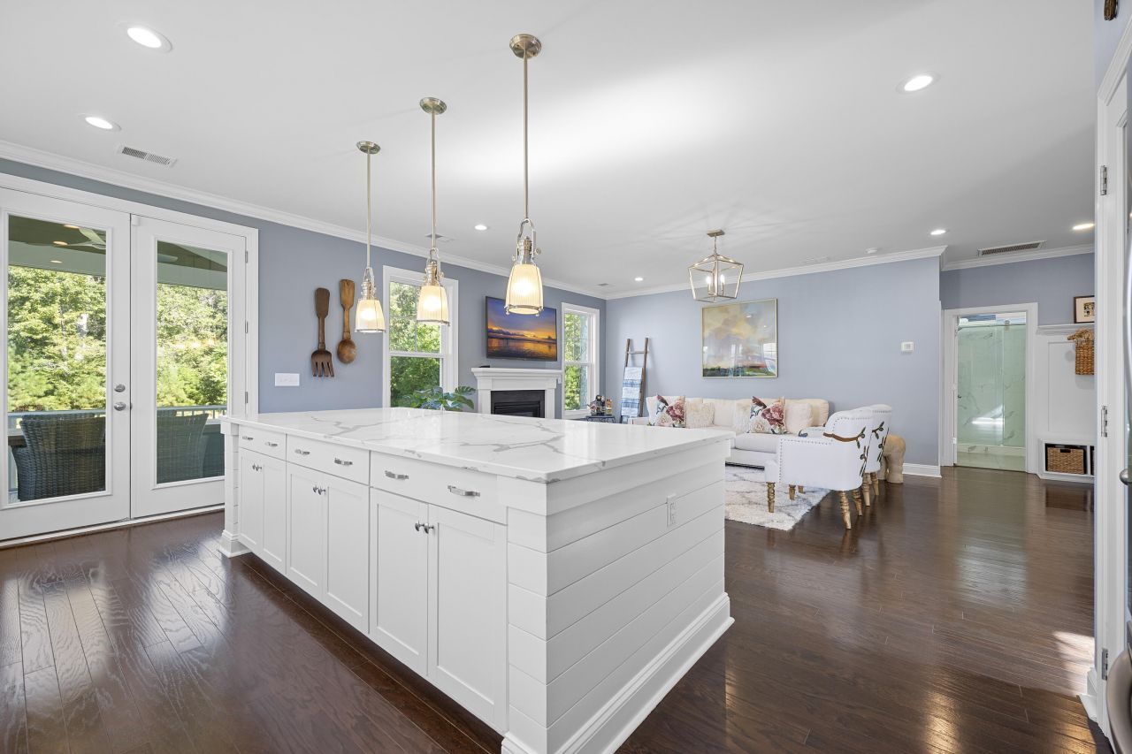 1060 Hunt Club Photo 13