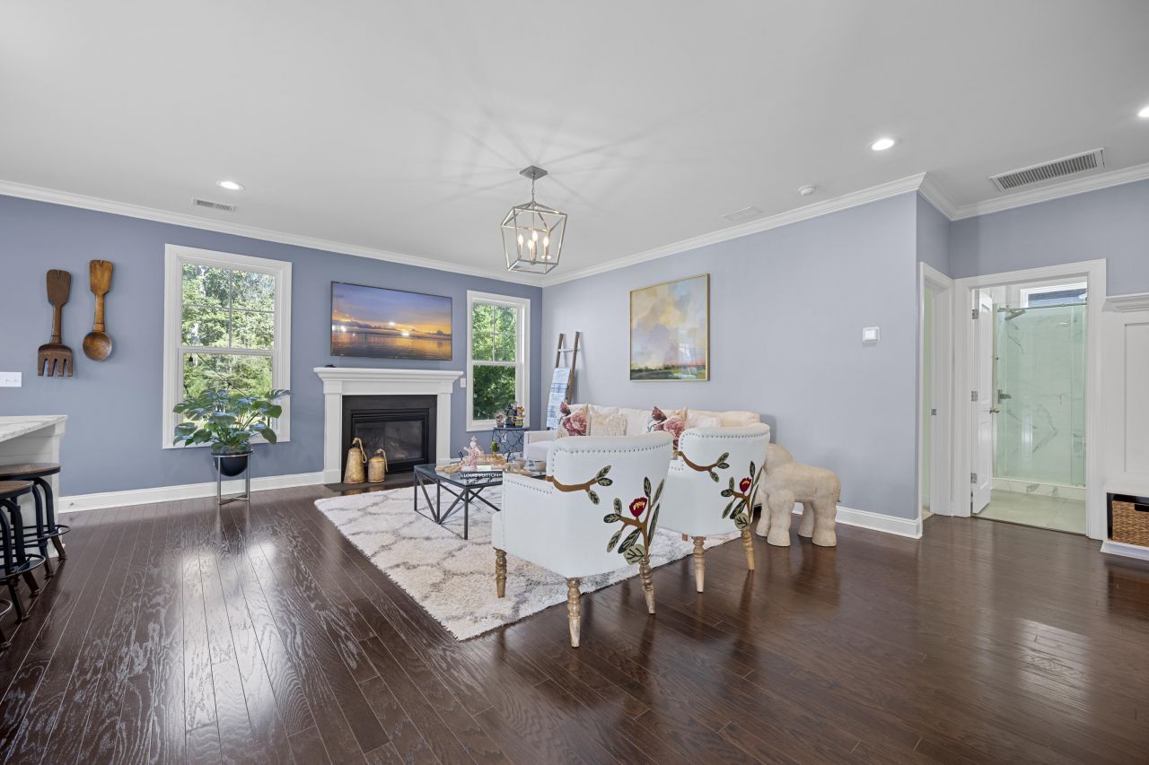 1060 Hunt Club Photo 14