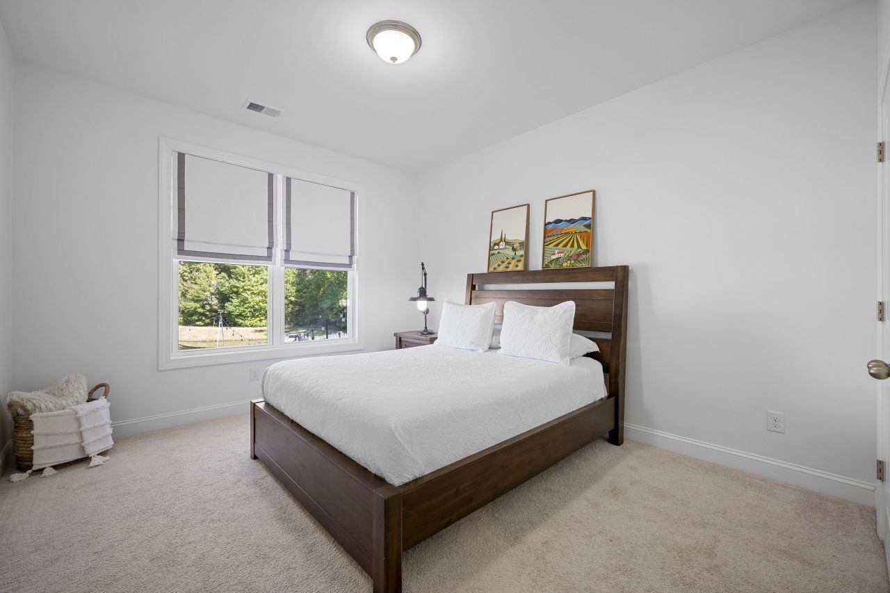 1060 Hunt Club Photo 17