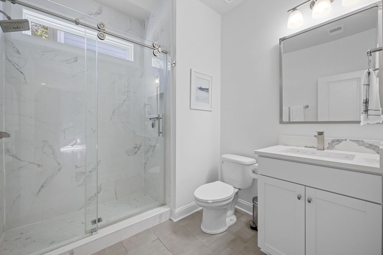 1060 Hunt Club Photo 18