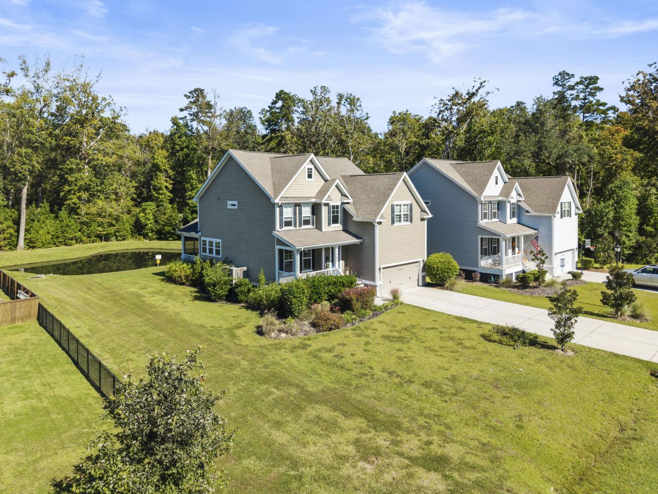 1060 Hunt Club Photo 2