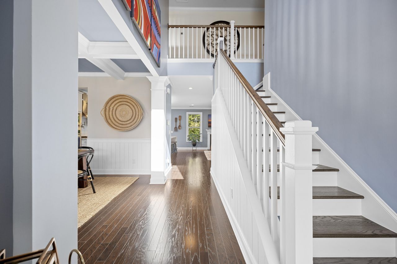 1060 Hunt Club Photo 20