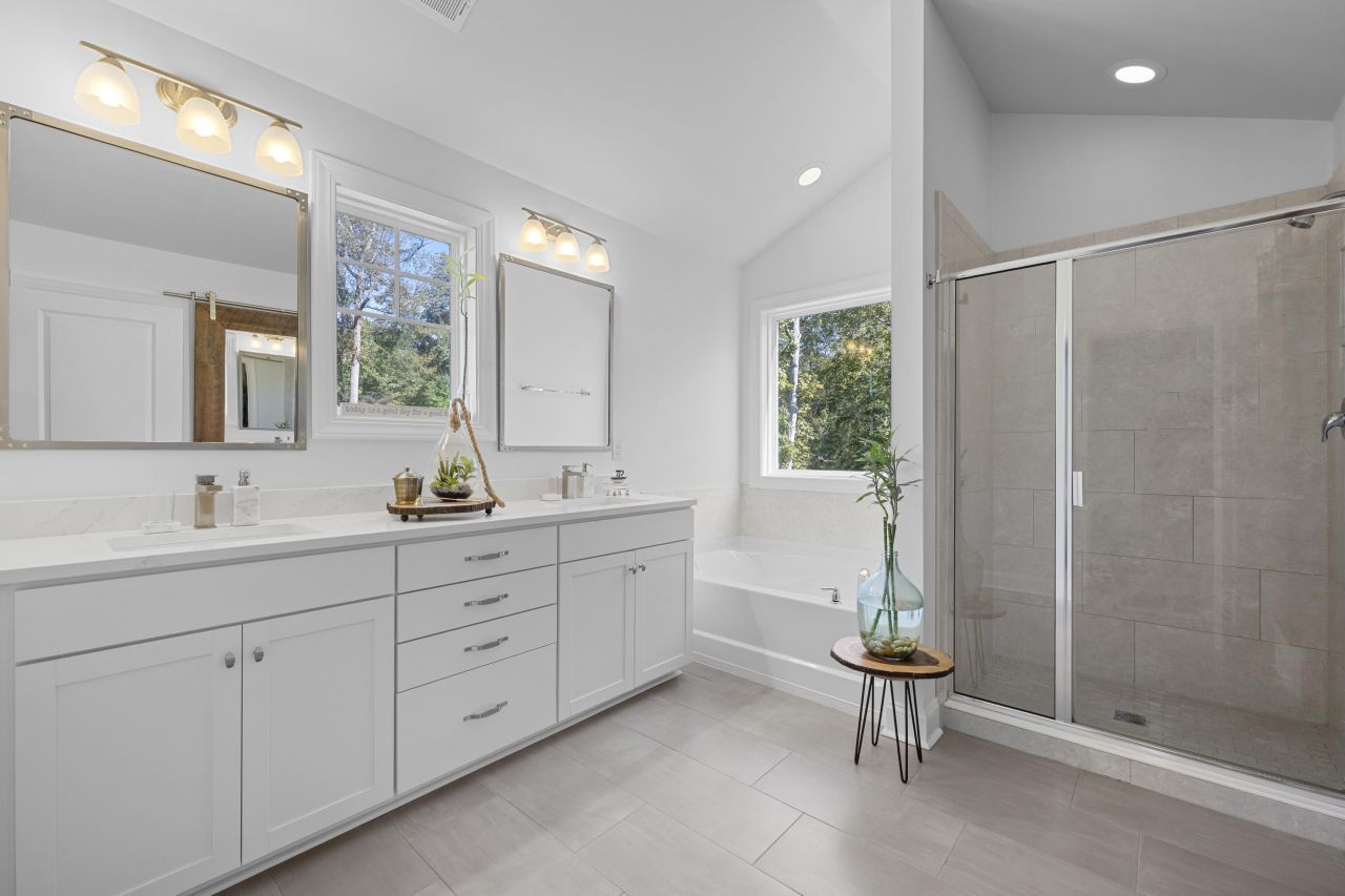 1060 Hunt Club Photo 23