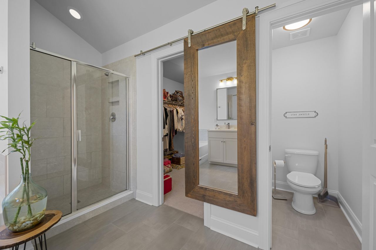 1060 Hunt Club Photo 24