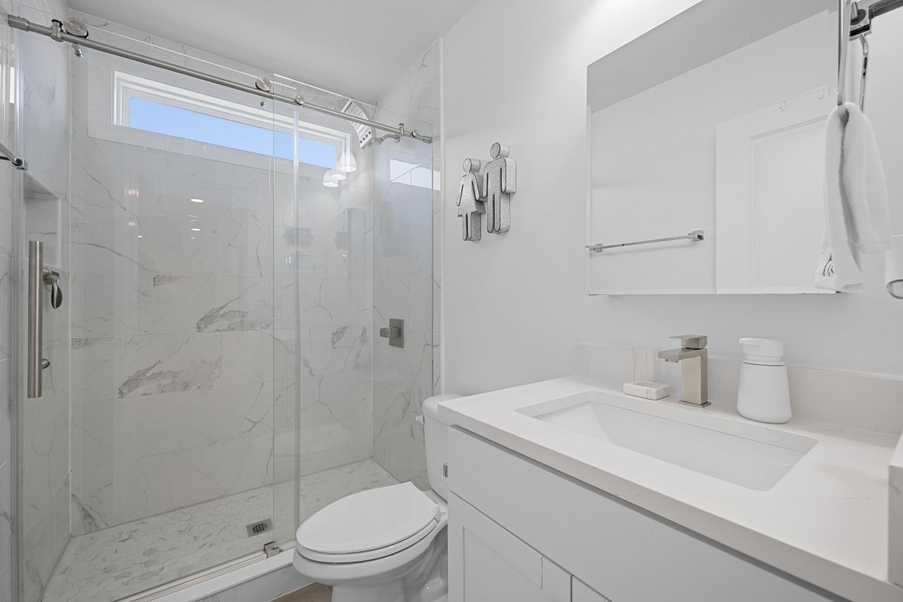 1060 Hunt Club Photo 28