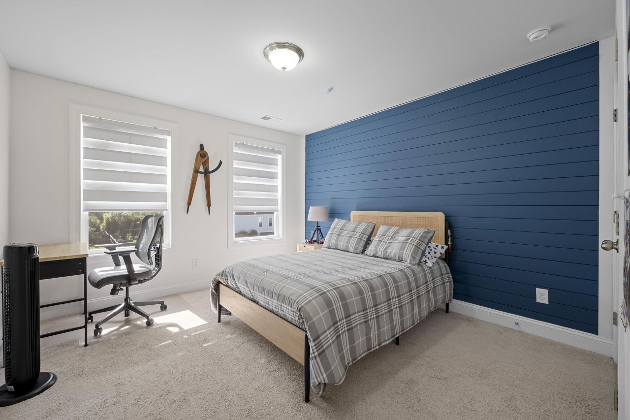 1060 Hunt Club Photo 29