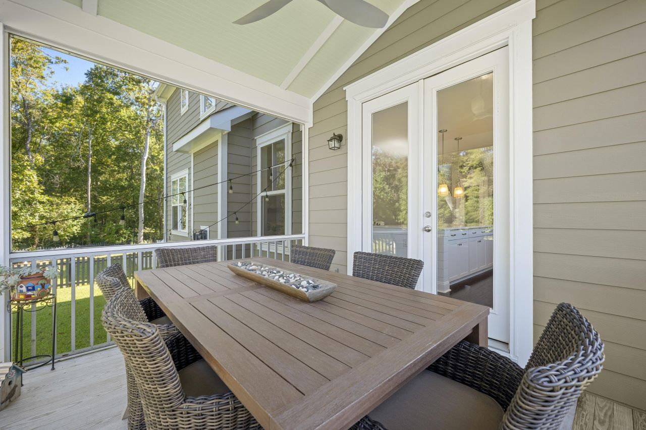 1060 Hunt Club Photo 31