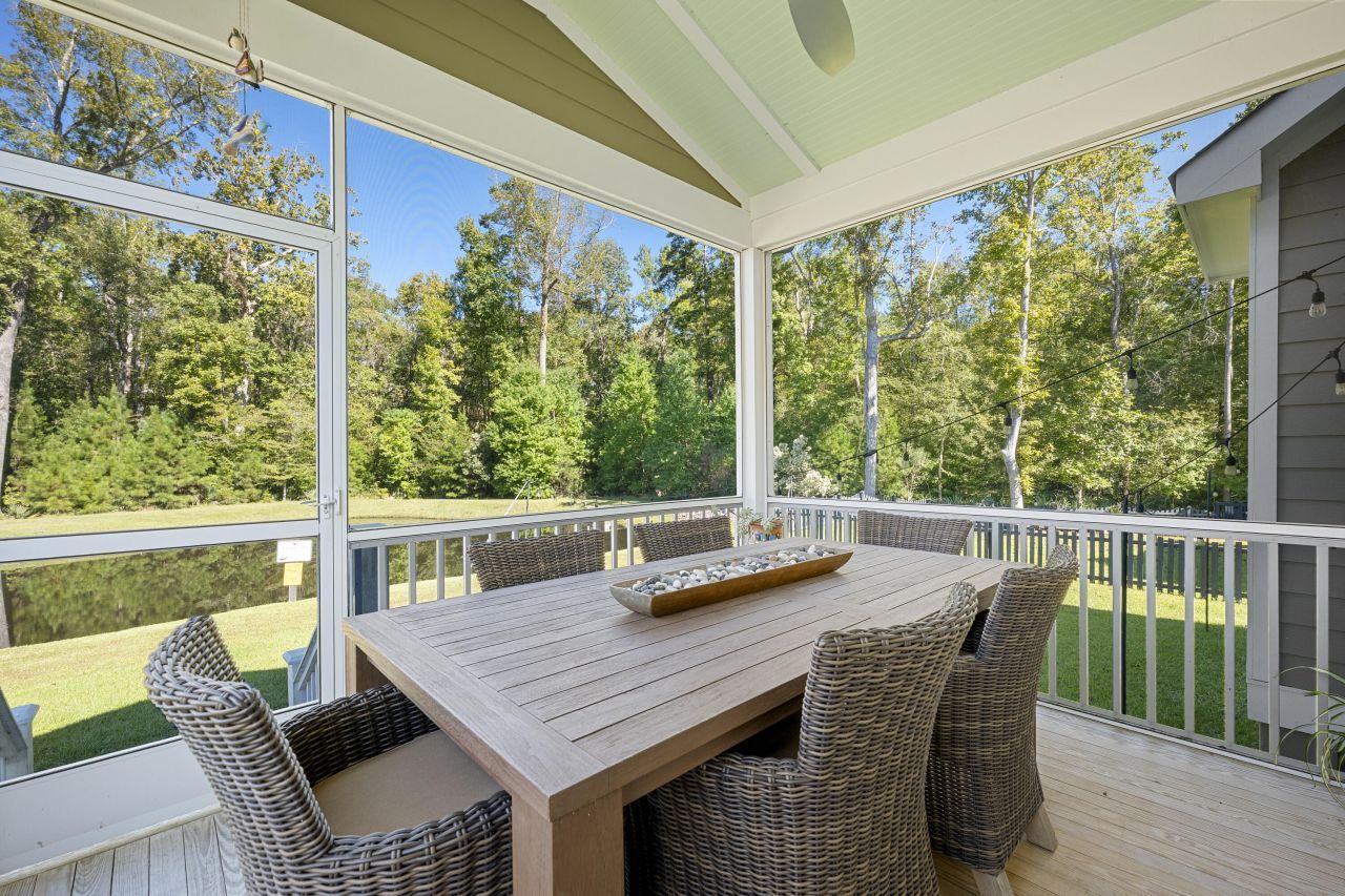 1060 Hunt Club Photo 4