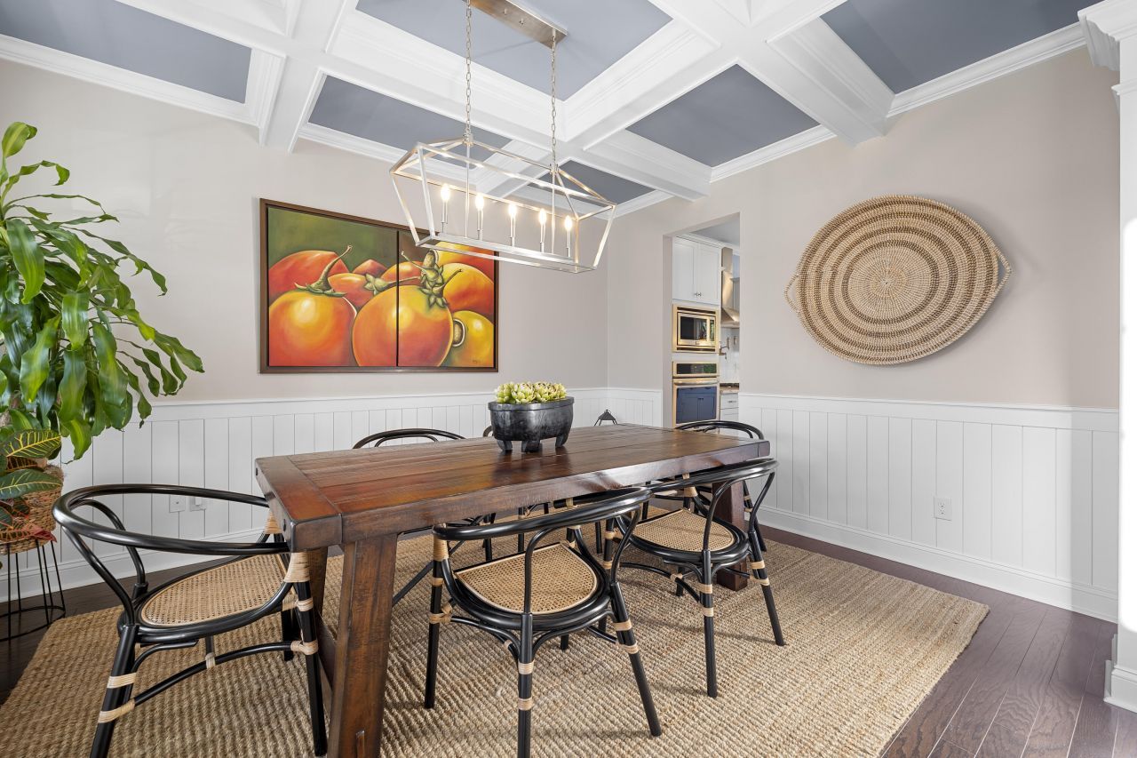 1060 Hunt Club Photo 6