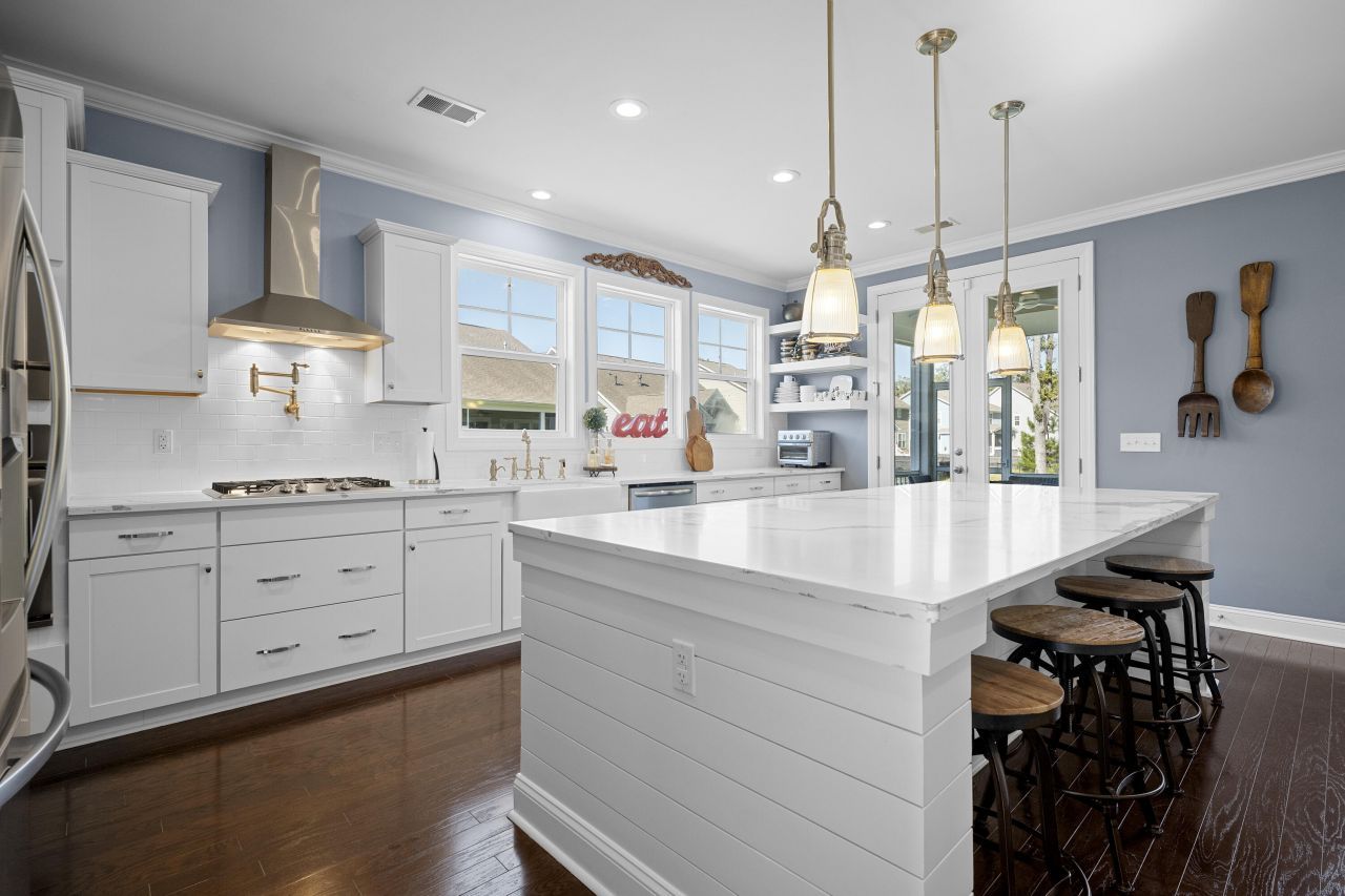 1060 Hunt Club Photo 7