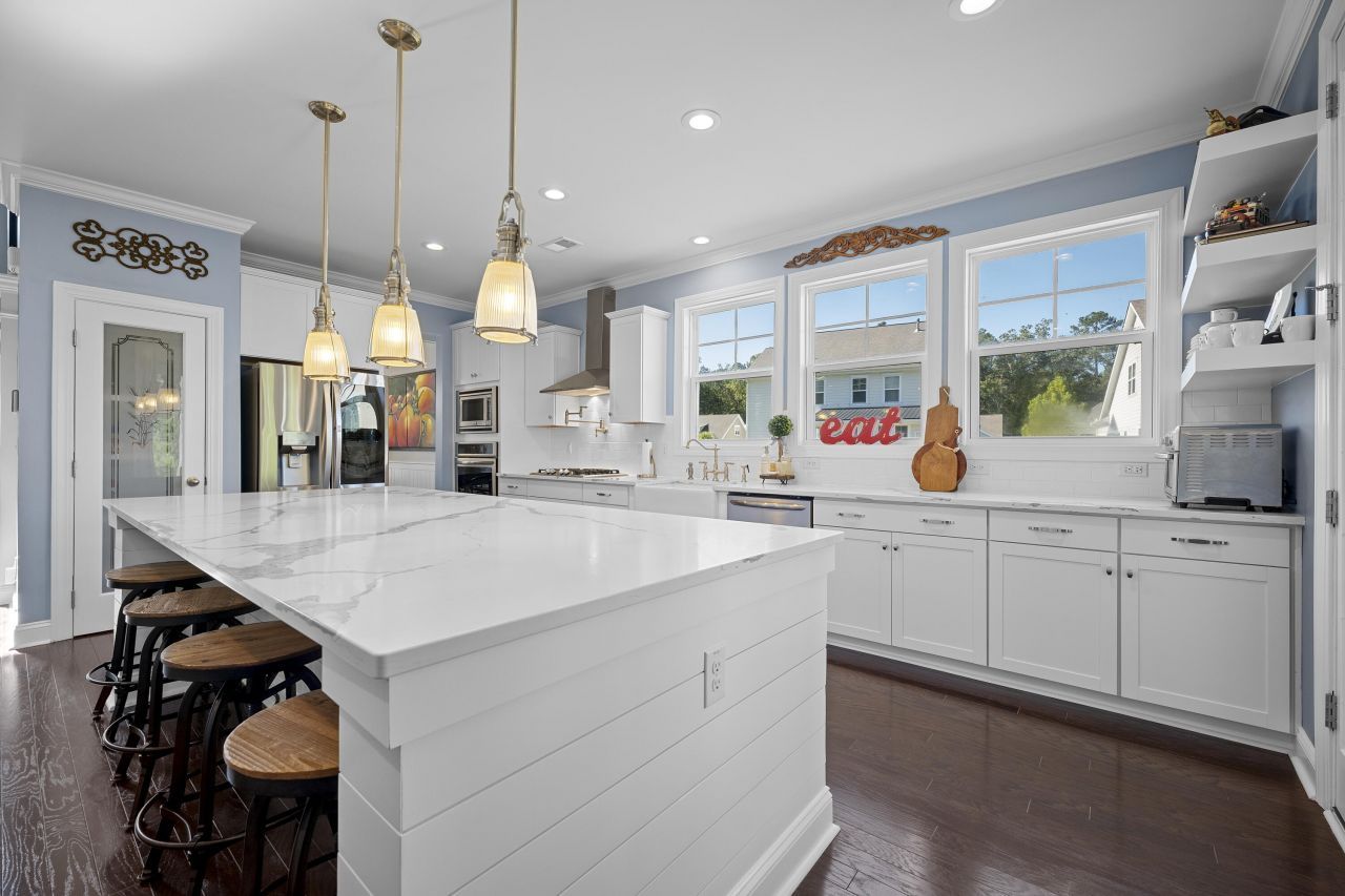 1060 Hunt Club Photo 8