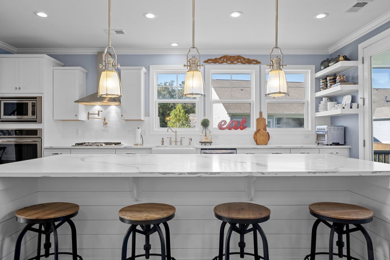 1060 Hunt Club Photo 9