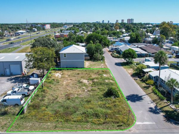 326 Lake Place, Panama City Beach, FL 32413