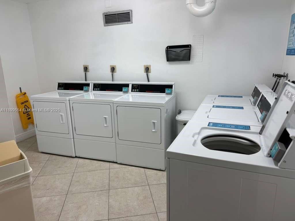 1200 Saint Charles Pl, Unit 321, Pembroke Pines, FL 33026 Photo