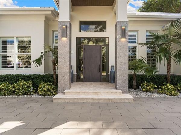 720 Orchid DR, NAPLES, FL 34102