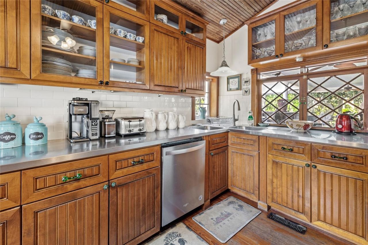 442 E 3rd Avenue, Mount Dora, FL 32757 Photo