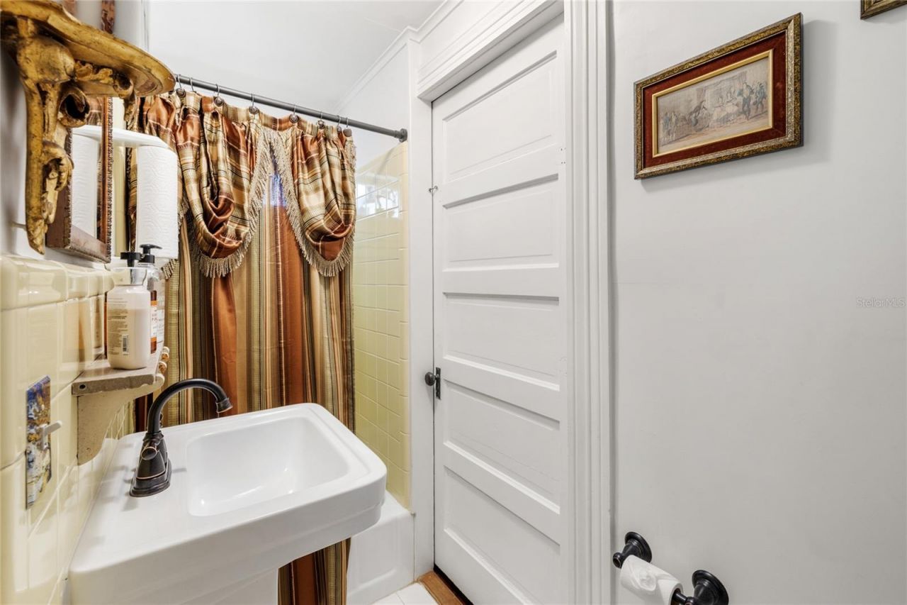 442 E 3rd Avenue, Mount Dora, FL 32757 Photo