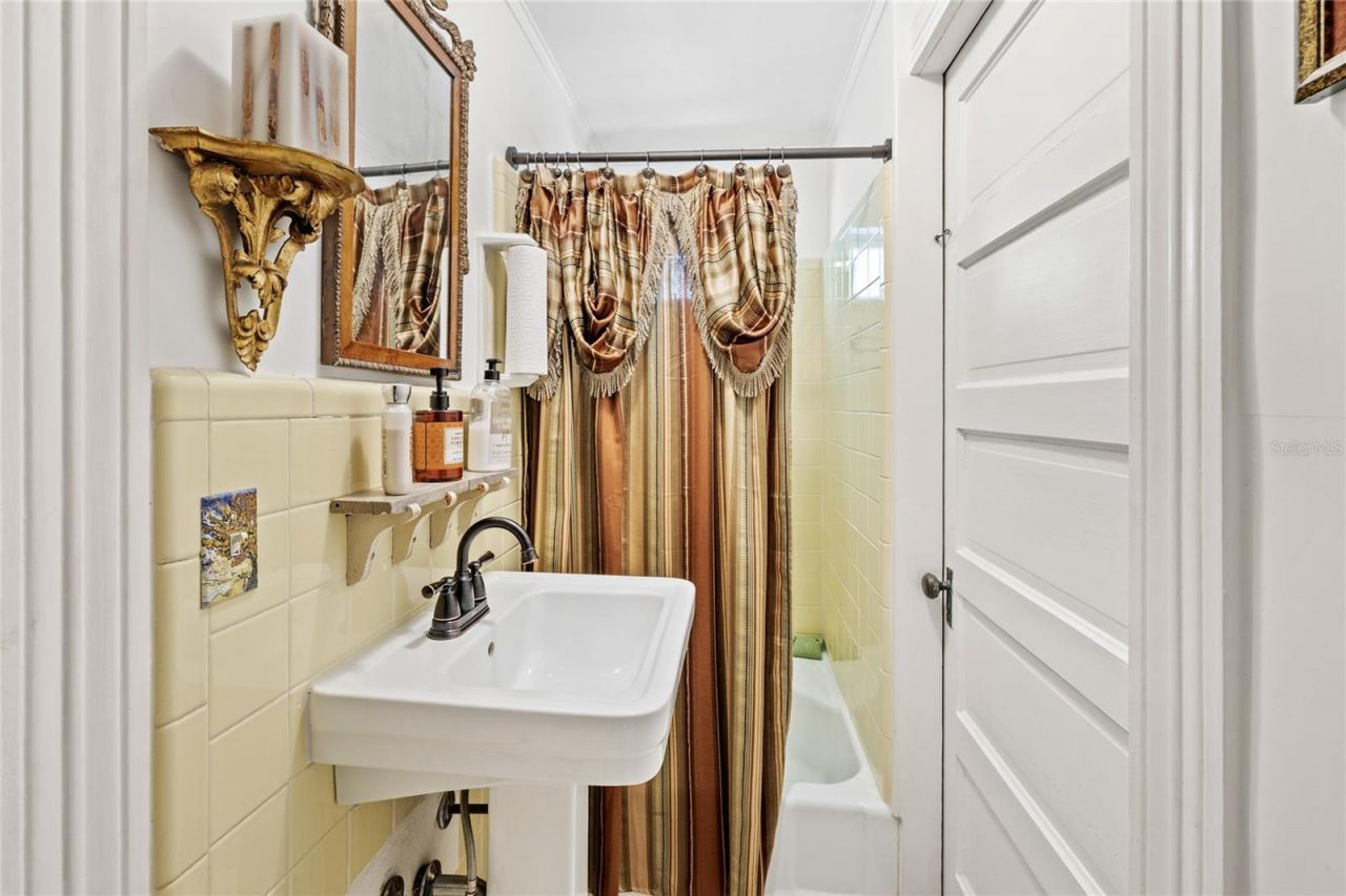 442 E 3rd Avenue, Mount Dora, FL 32757 Photo