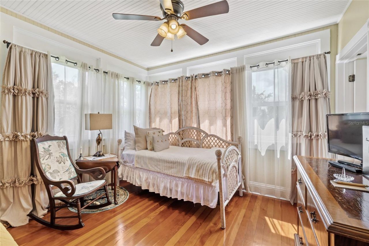 442 E 3rd Avenue, Mount Dora, FL 32757 Photo