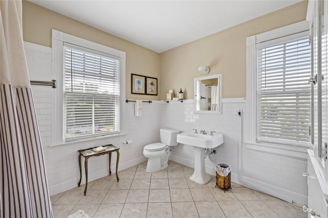 442 E 3rd Avenue, Mount Dora, FL 32757 Photo