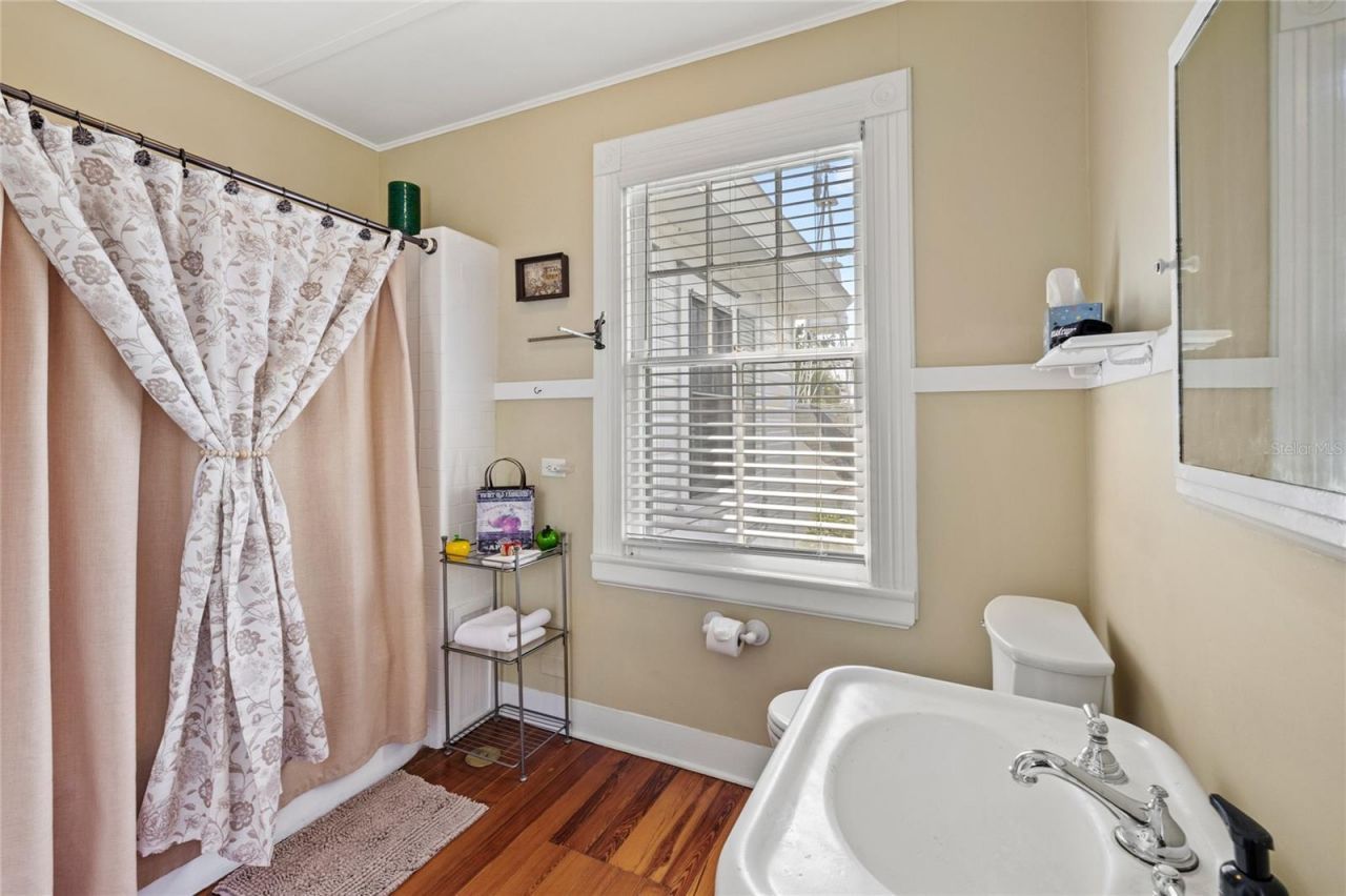 442 E 3rd Avenue, Mount Dora, FL 32757 Photo