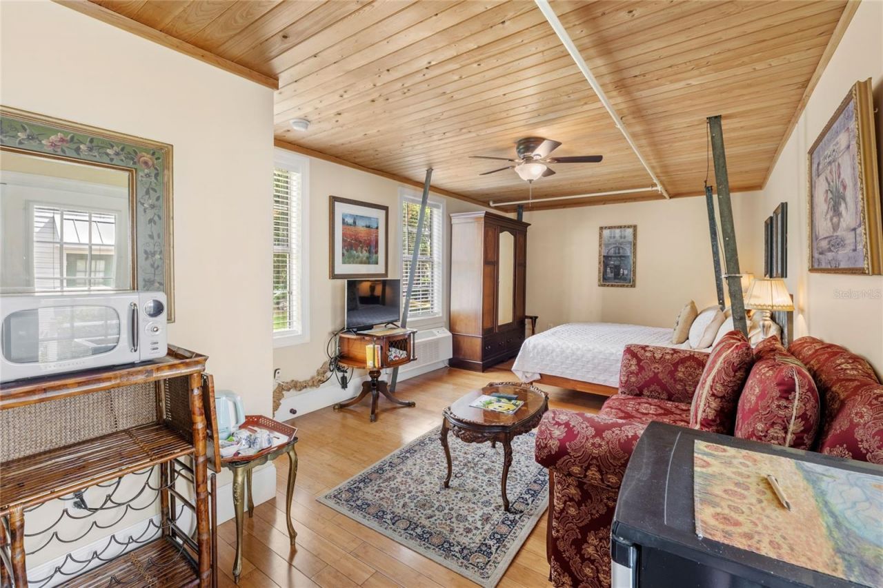 442 E 3rd Avenue, Mount Dora, FL 32757 Photo