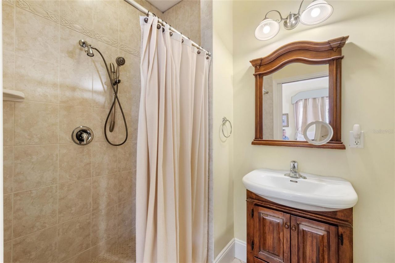 442 E 3rd Avenue, Mount Dora, FL 32757 Photo