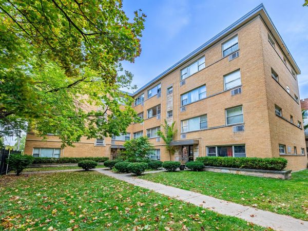2205 W Highland Avenue, Unit 2N, Chicago, IL 60659