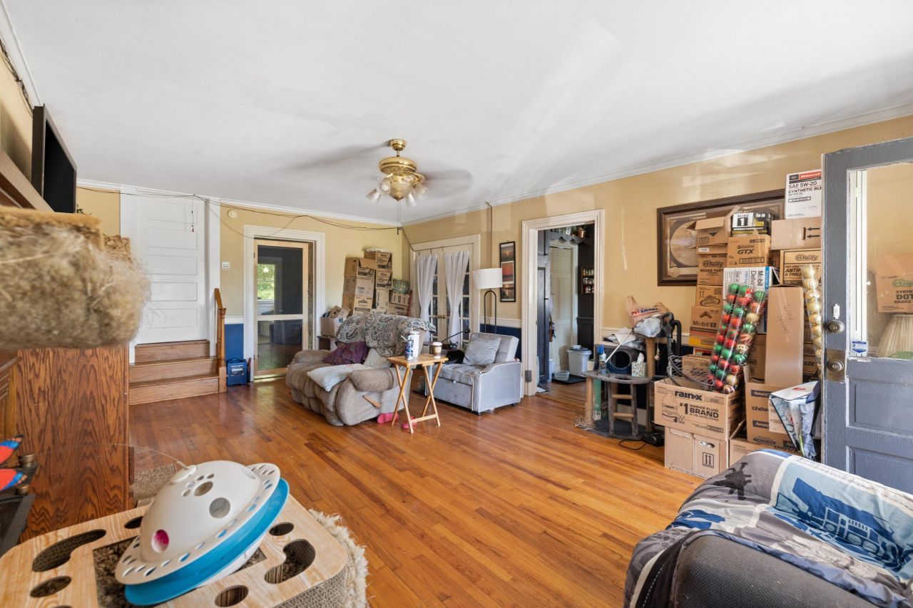 894 W 7th Street Photo 10