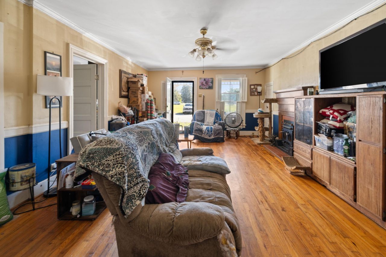 894 W 7th Street Photo 12