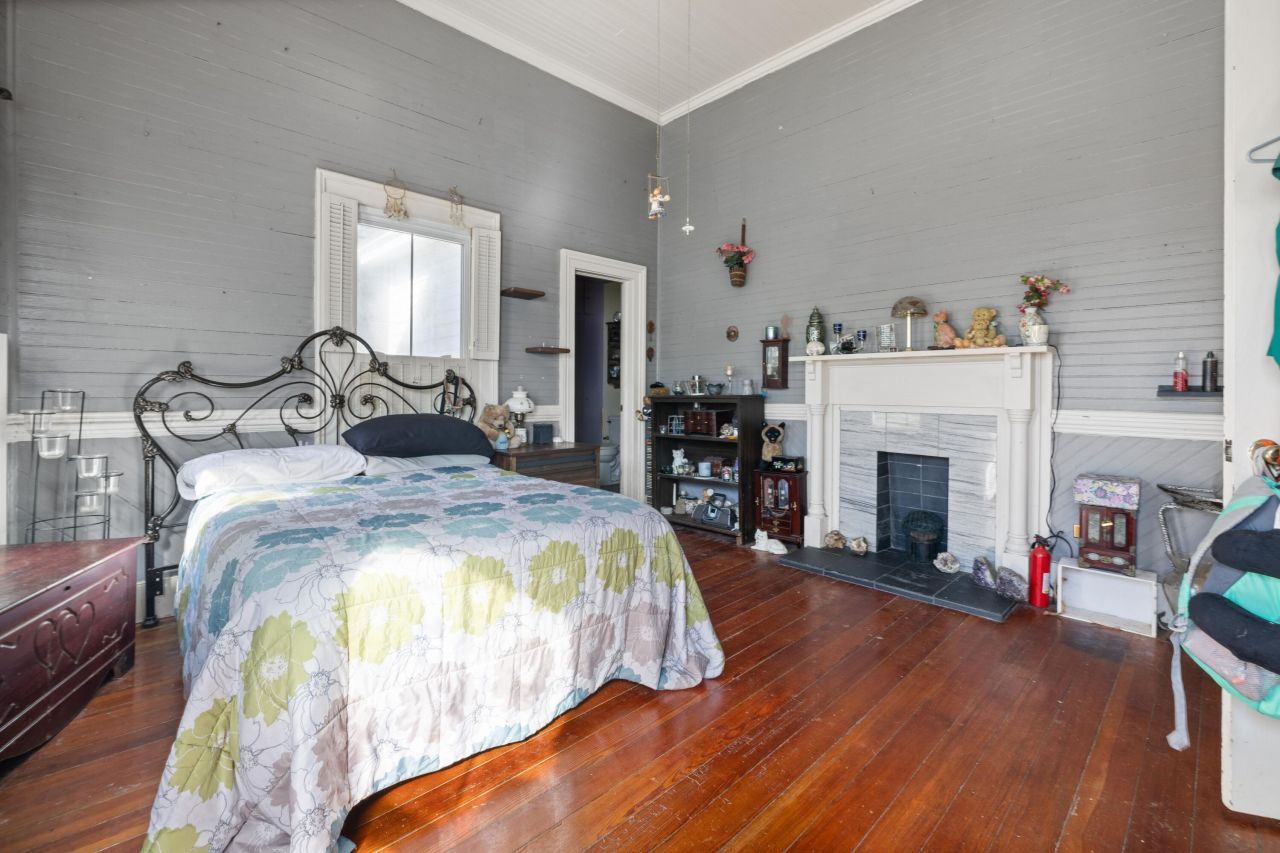 894 W 7th Street Photo 14