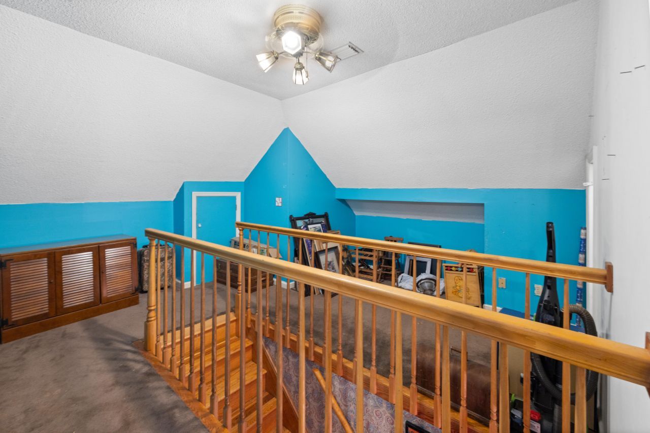 894 W 7th Street Photo 21