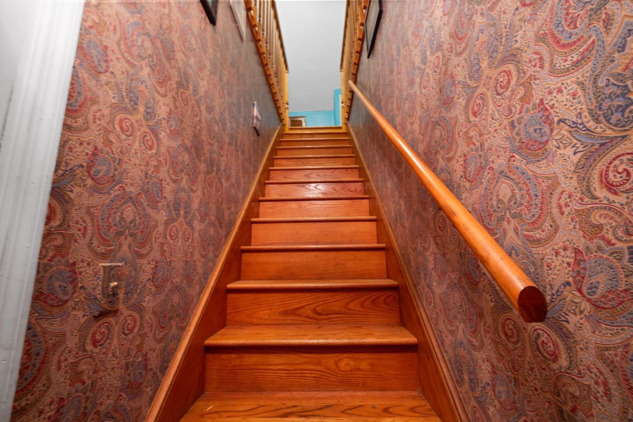 894 W 7th Street Photo 25